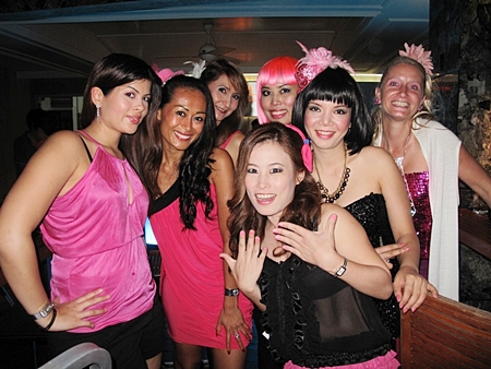 Pink party-revelers had a real blast at the recent G Session held at the Pullman Pattya Hotel G.